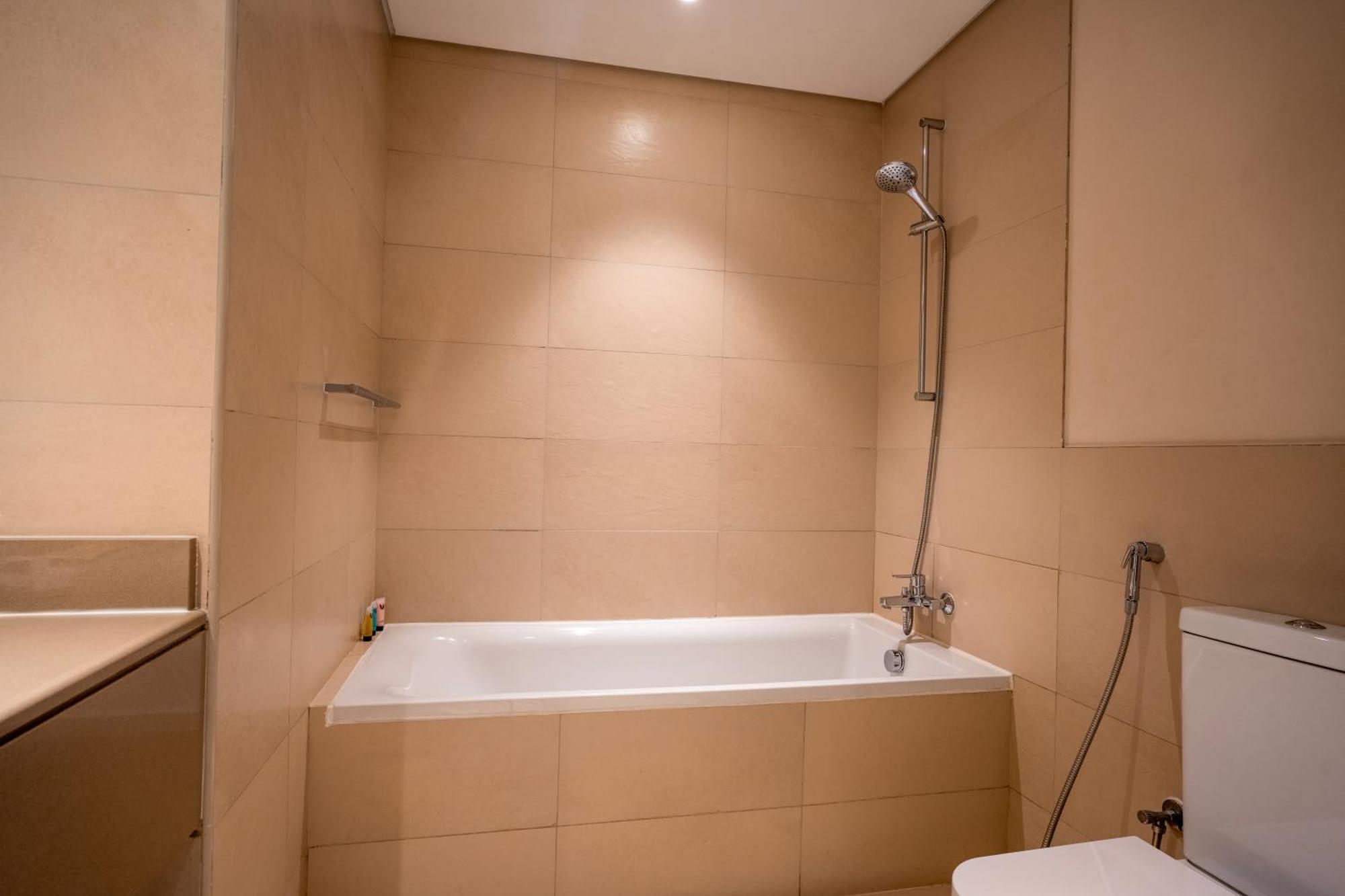 Yas Island 3br Maid Pool, Gym, Near Seaworld & Ferrari World Apartment *