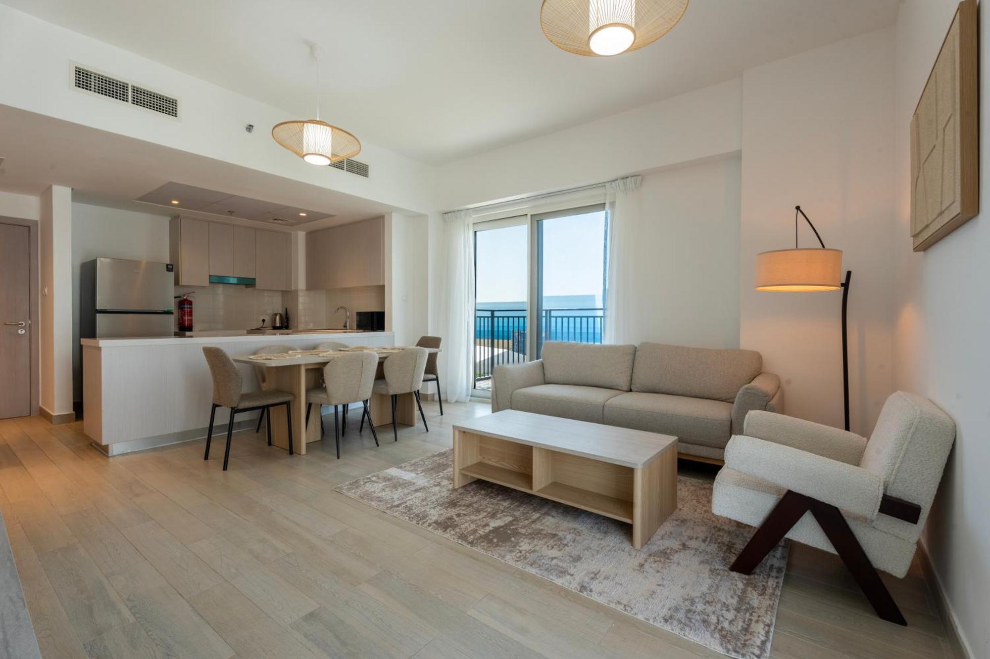 Yas Island 3br Maid Pool, Gym, Near Seaworld & Ferrari World *