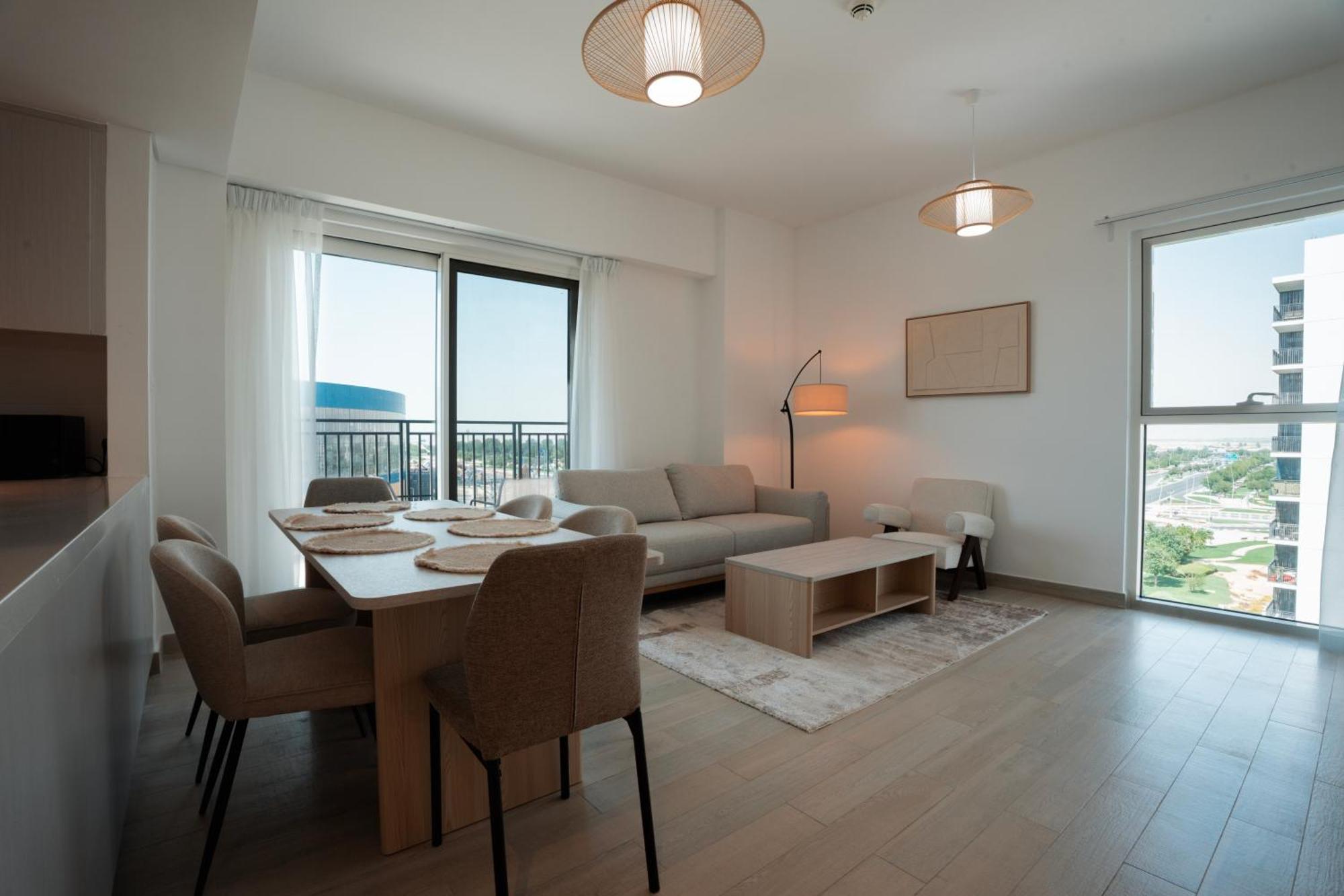 Yas Island 3br Maid Pool, Gym, Near Seaworld & Ferrari World Apartment *