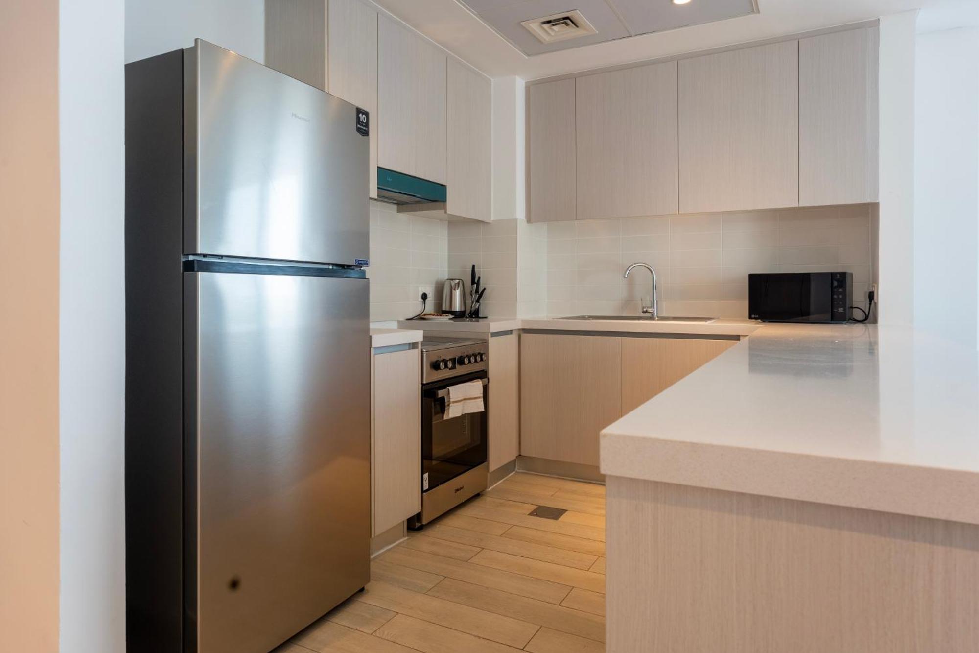 Yas Island 3br Maid Pool, Gym, Near Seaworld & Ferrari World Abu Dhabi